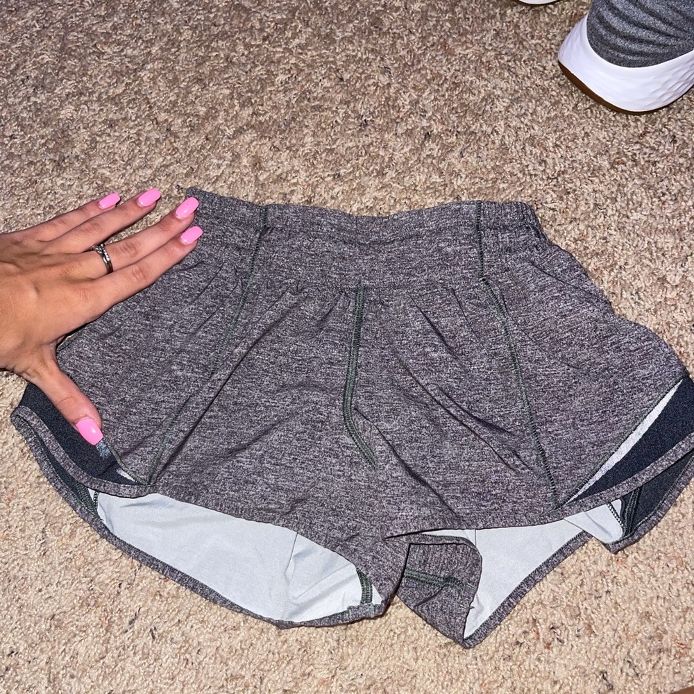 Lulu lemon gray hotty hots size 2 , 2in